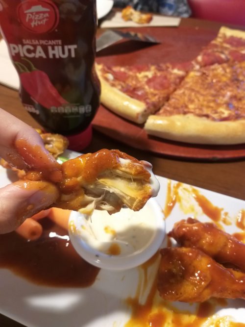 The Bff Of Pizza Pizza Hut Chicken Wings Review Fast Food Menu Prices